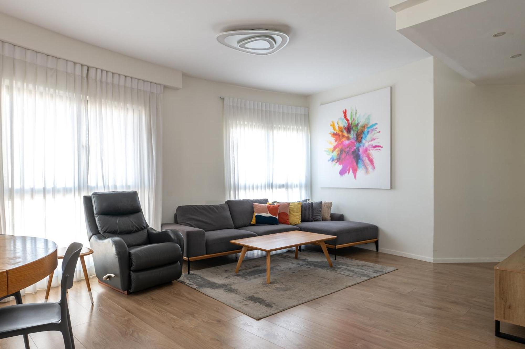 Seaside Court Retreat By Israpart
